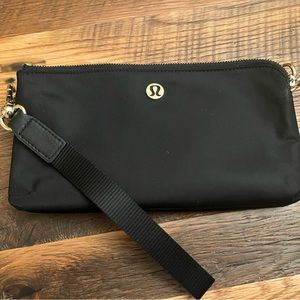 Lululemon wristlet in perfect condition.